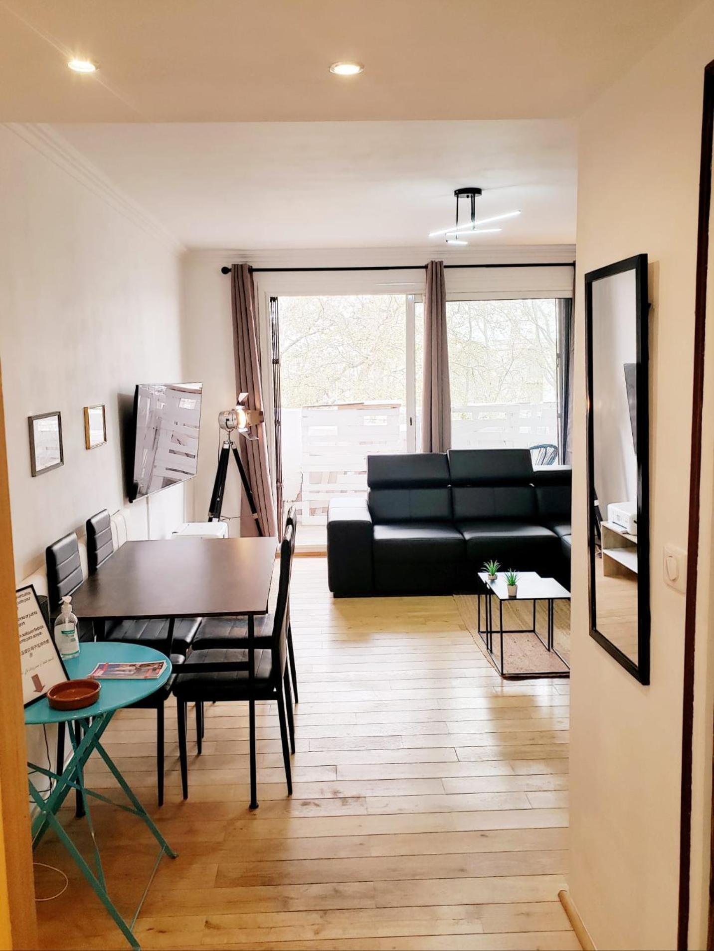 From 1 To 6 - Bathtubs In - Air Conditioned Residential - Self-arrival - Wifi - Netflix - Kitchen - Laundry - Parking