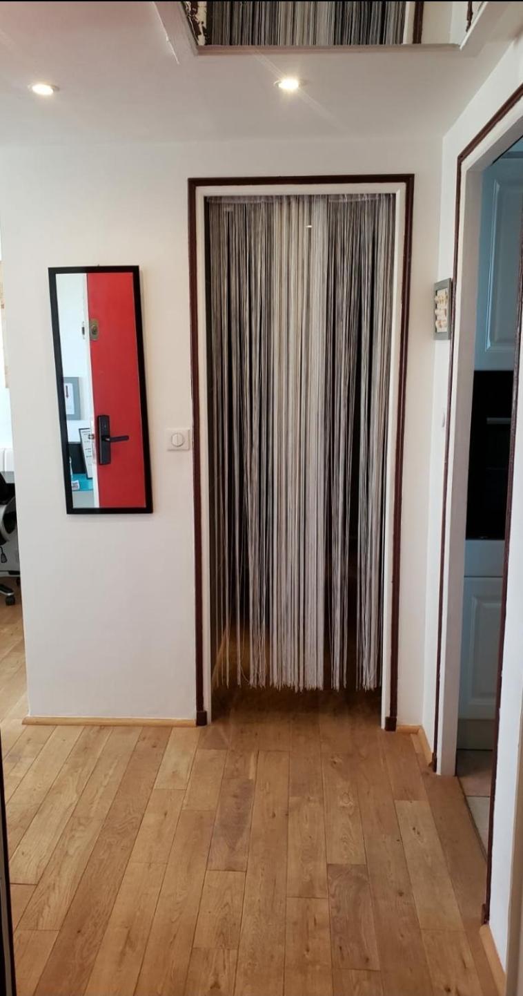 From 1 To 6 - Bathtubs In - Air Conditioned Residential - Self-arrival - Wifi - Netflix - Kitchen - Laundry - Parking *