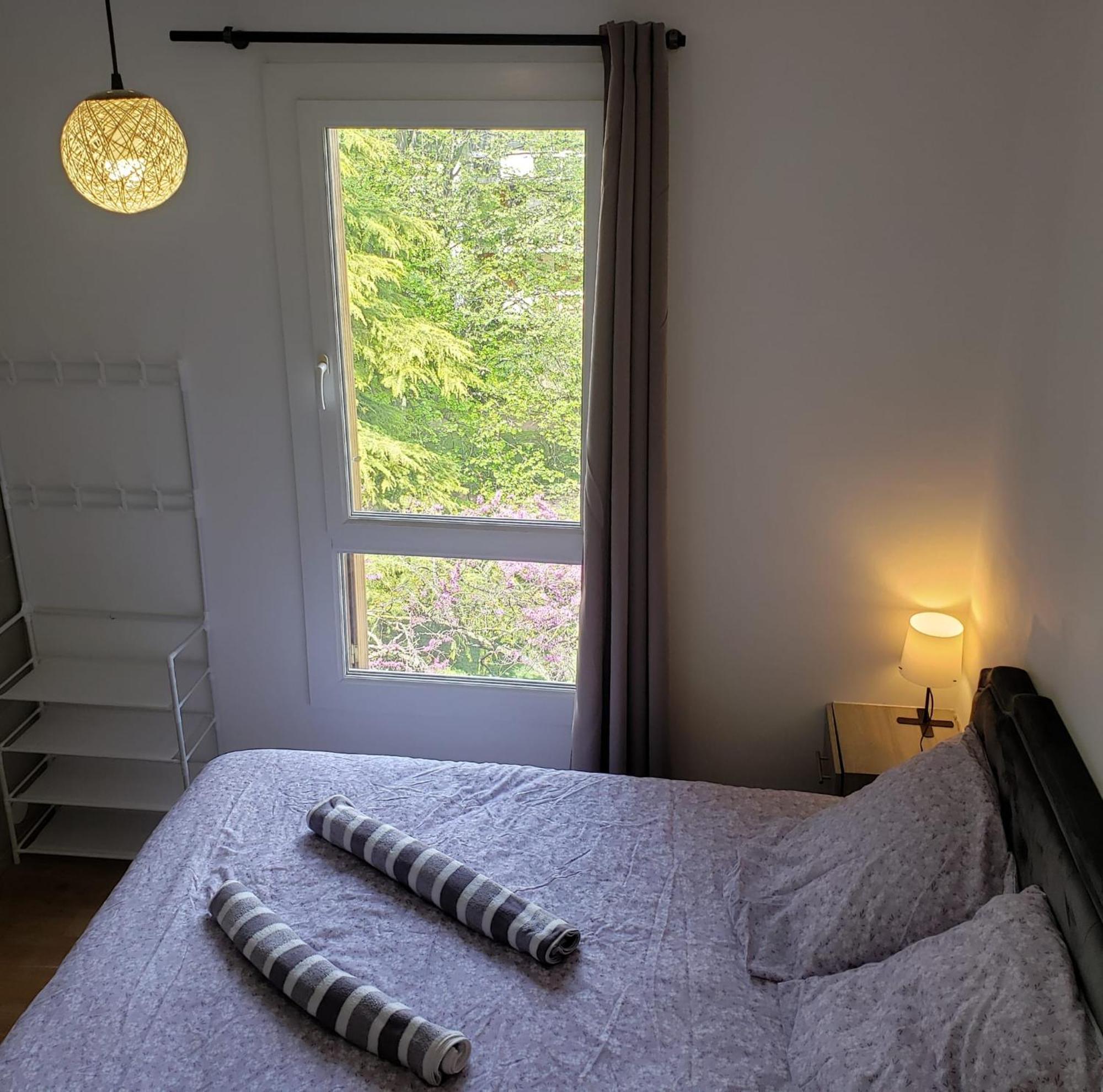 From 1 To 6 - Bathtubs In - Air Conditioned Residential - Self-arrival - Wifi - Netflix - Kitchen - Laundry - Parking *