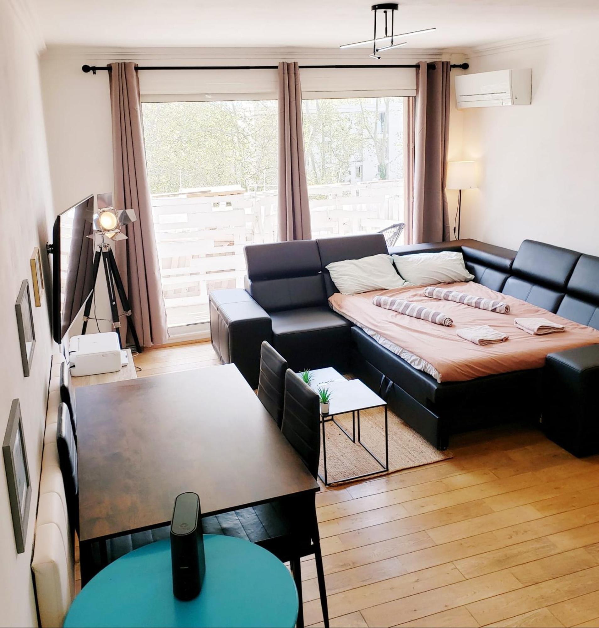 From 1 To 6 - Bathtubs In - Air Conditioned Residential - Self-arrival - Wifi - Netflix - Kitchen - Laundry - Parking