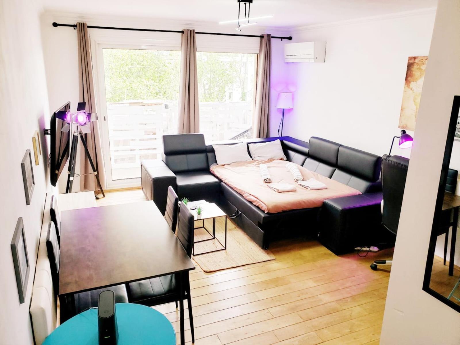 From 1 To 6 - Bathtubs In - Air Conditioned Residential - Self-arrival - Wifi - Netflix - Kitchen - Laundry - Parking