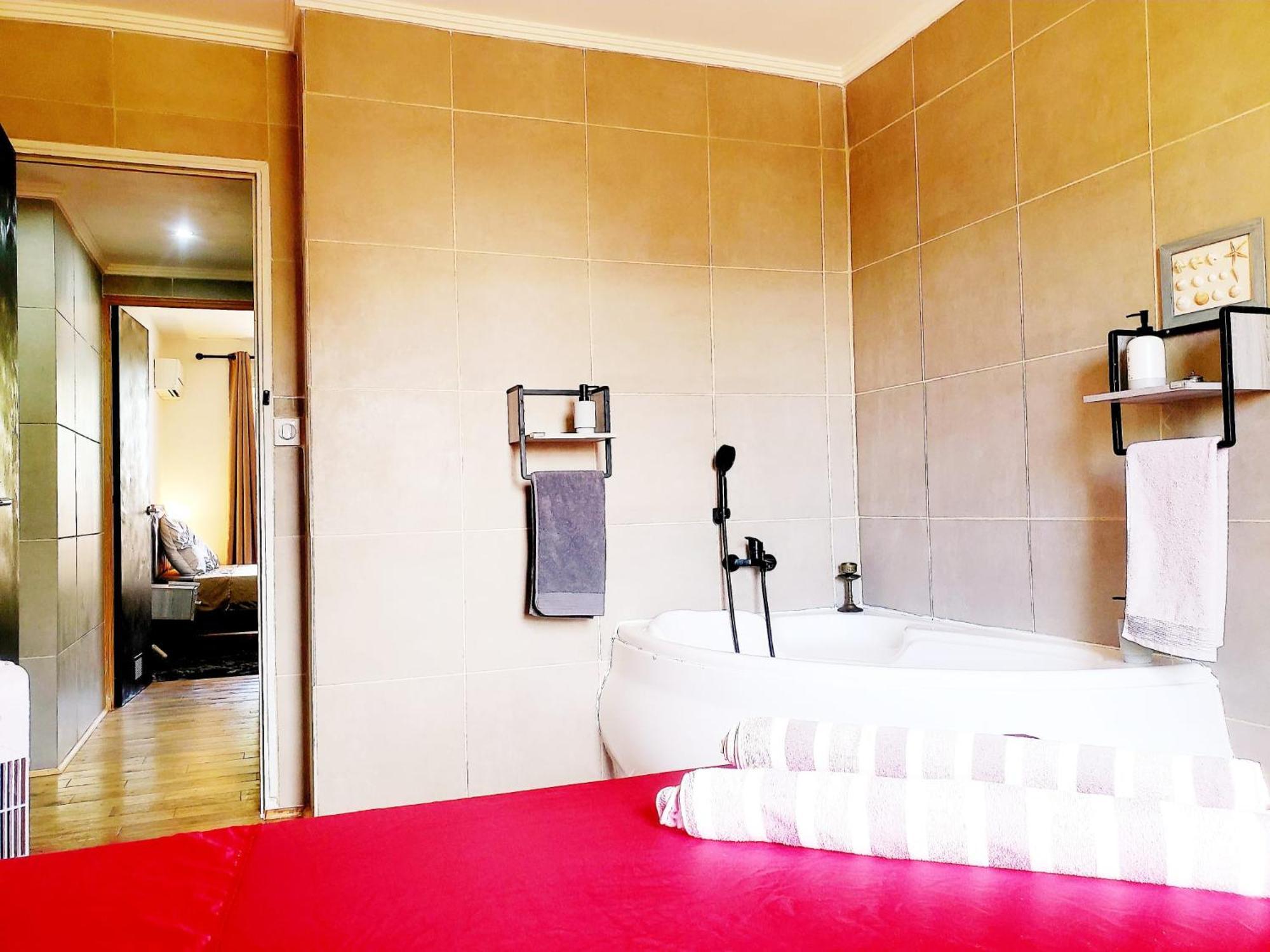 Bathtubs 1 To 6 - Air-conditioned - Self-arrival
